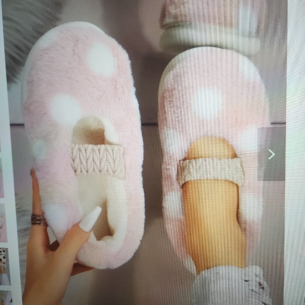 SLIPPERS:   COMFY< FUZZY